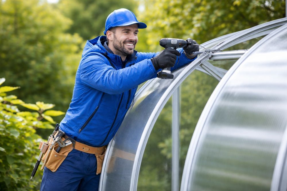 Монтаж теплицы в ЦК "Покрофф"